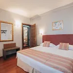 Bosone Palace 4* غوبيو