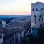 فندق Bosone Palace غوبيو