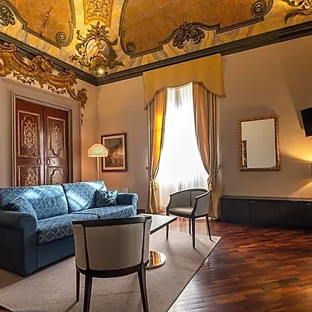 Bosone Palace Hotell 4*